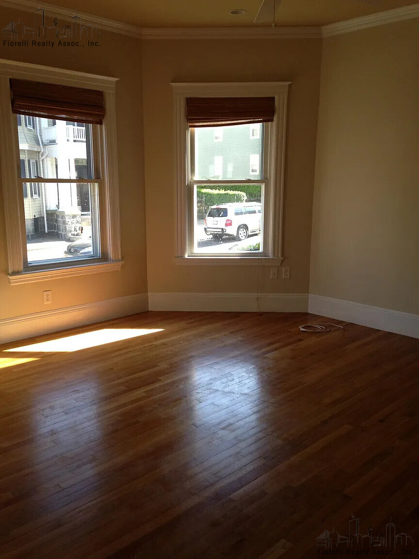 862 5th St, South Boston