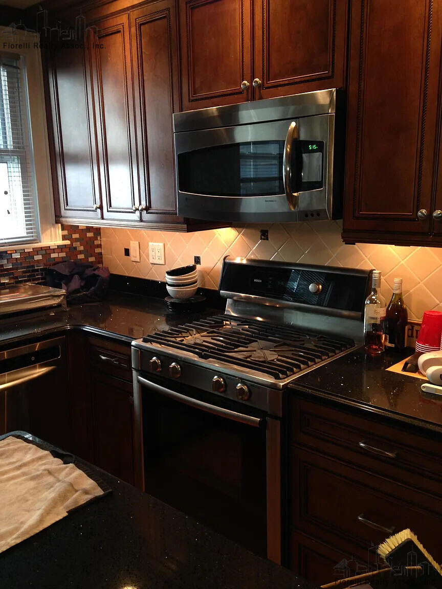 862 5th St, South Boston