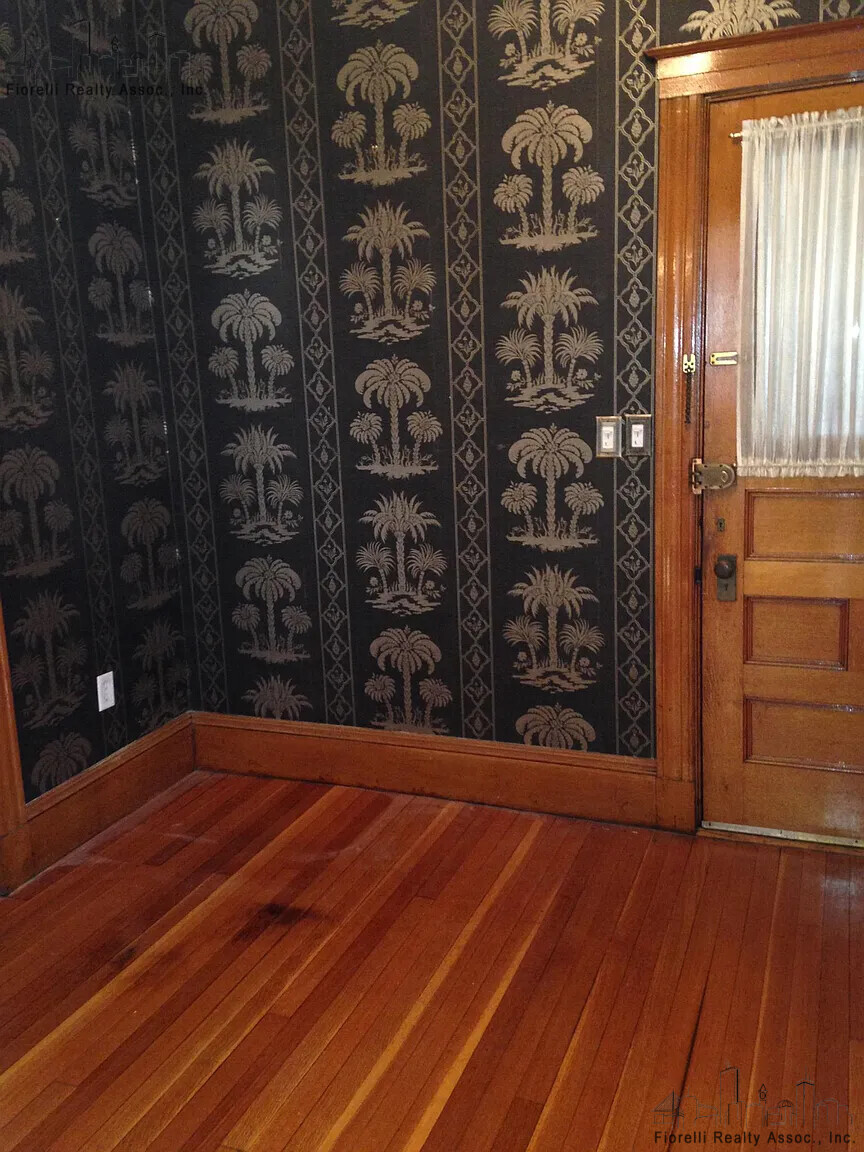 862 5th St, South Boston