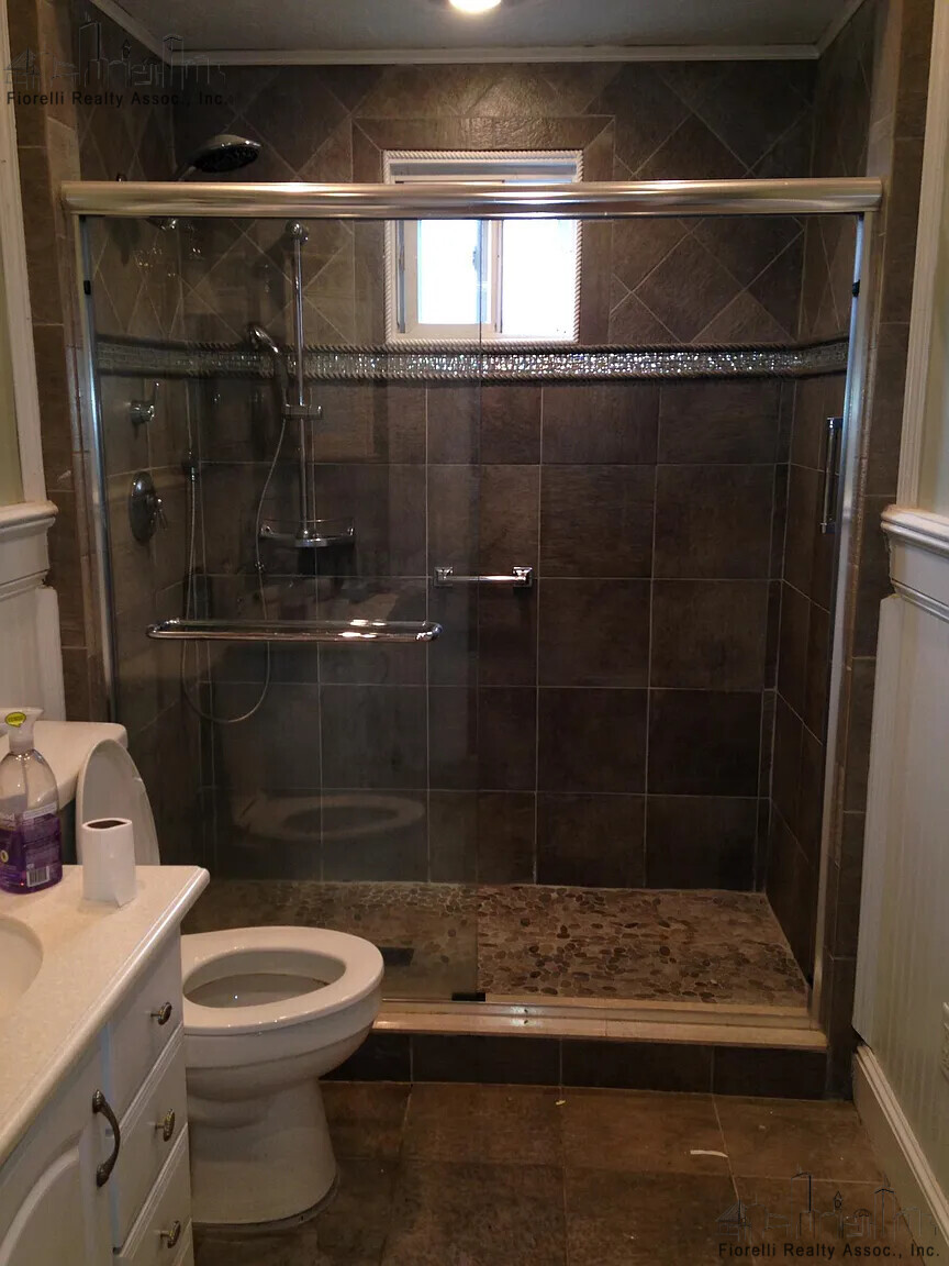 862 5th St, South Boston