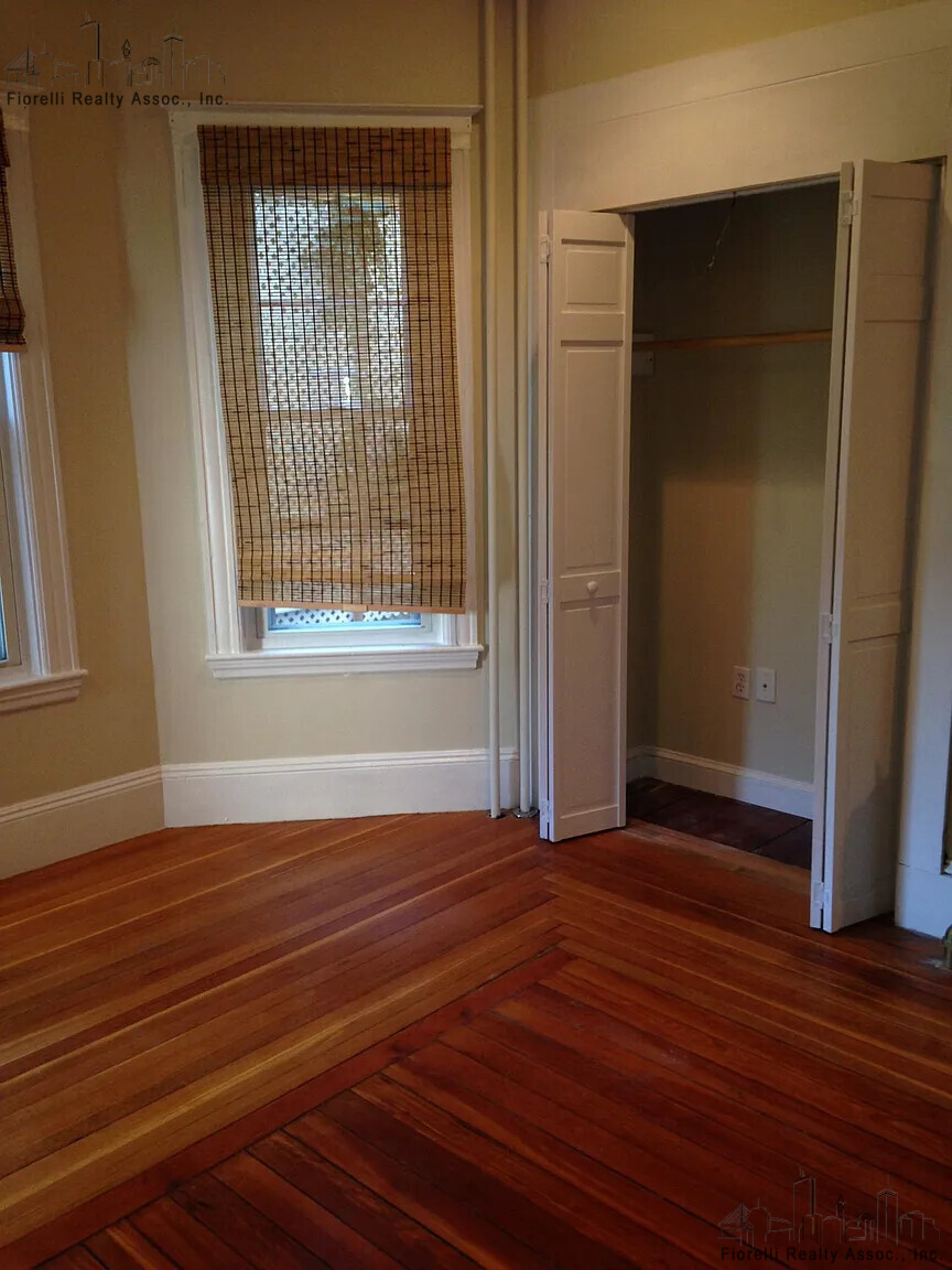 862 5th St, South Boston