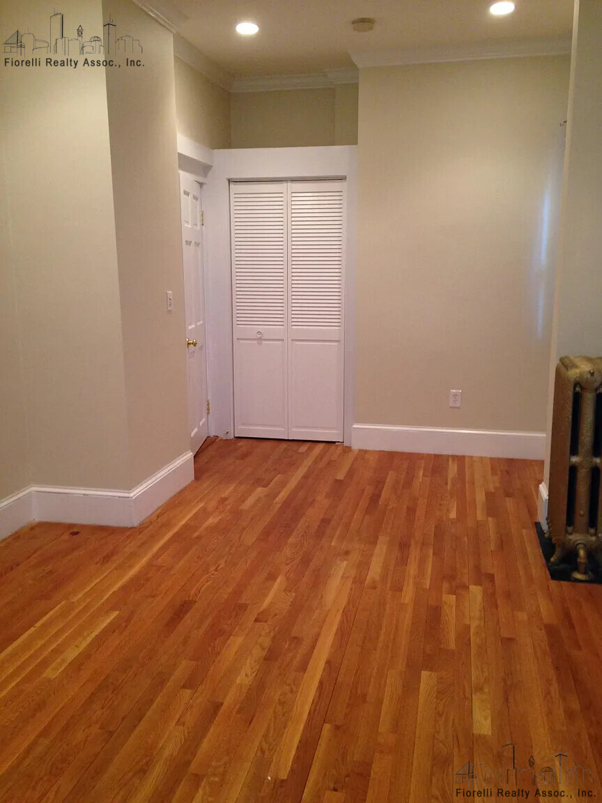 862 5th St, South Boston