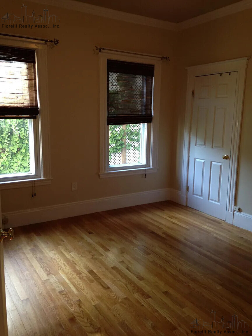 862 5th St, South Boston