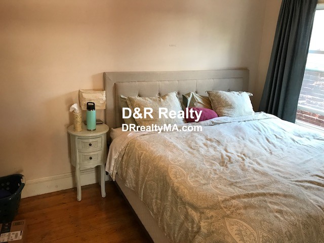 72 Gore St, Cambridgeport