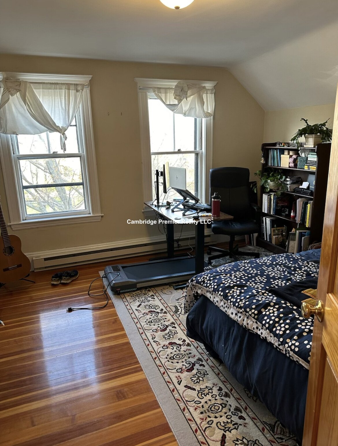 72 Powder House Boulevard, Tufts