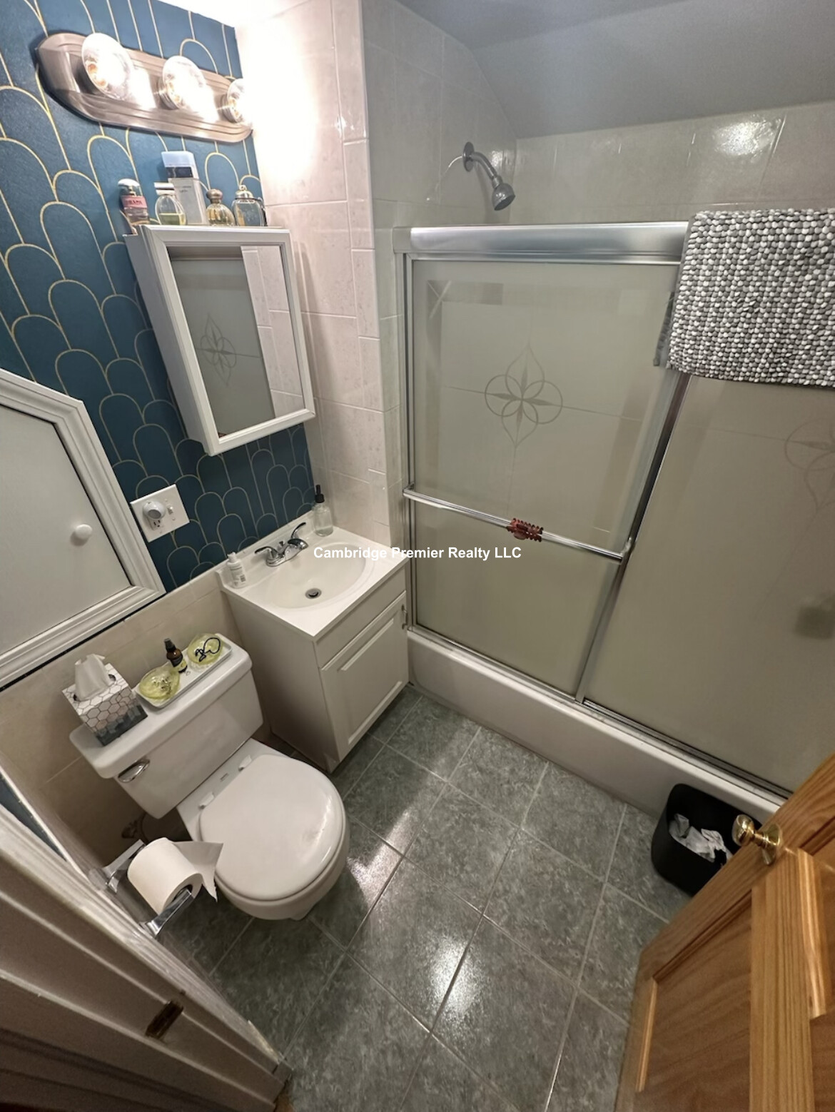 72 Powder House Boulevard, Tufts