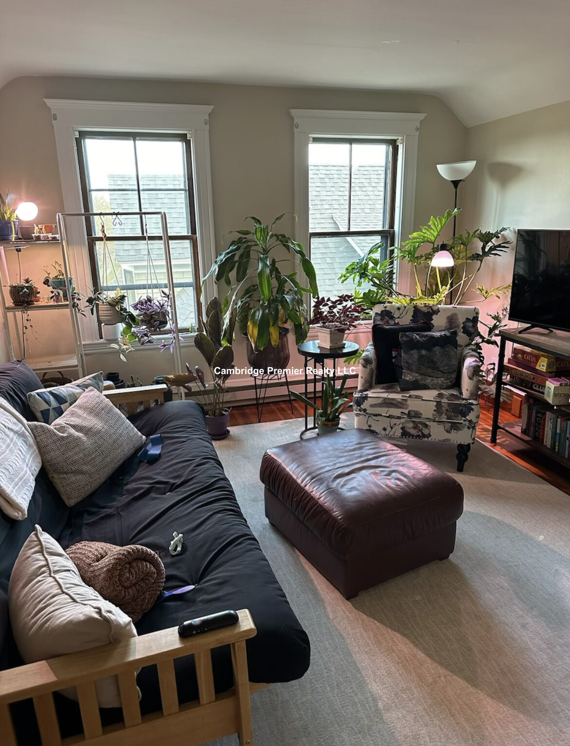 72 Powder House Boulevard, Tufts