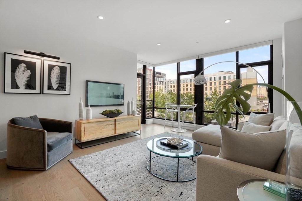 40 Traveler St, Back Bay