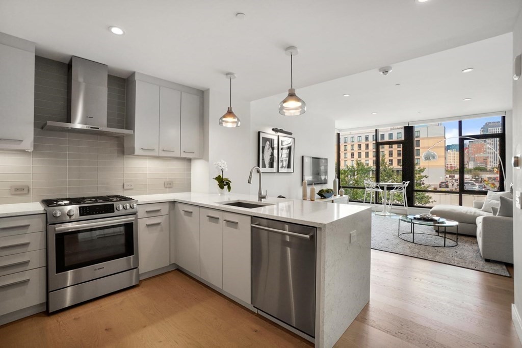 40 Traveler St, Back Bay