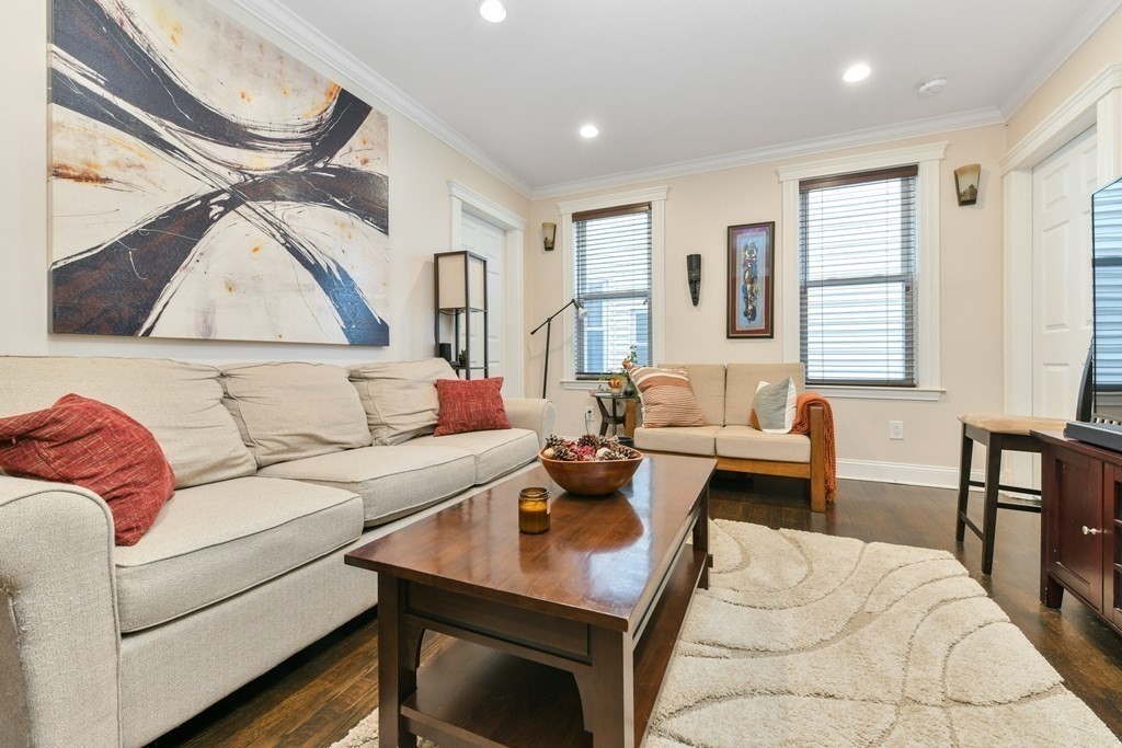 34 Forbes St, Back Bay