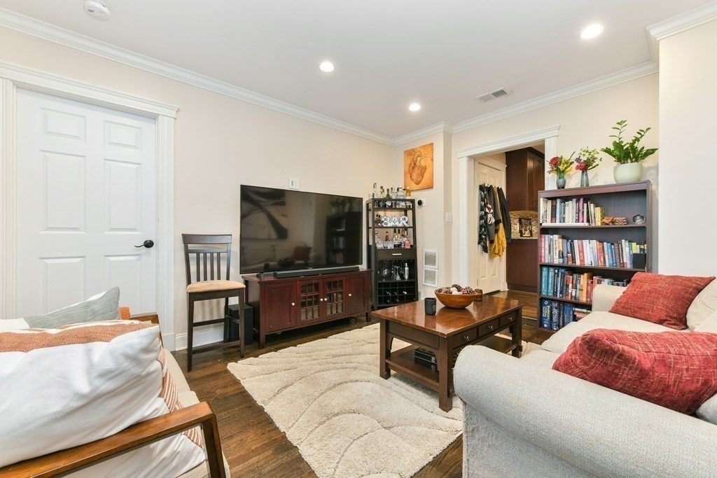 34 Forbes St, Back Bay