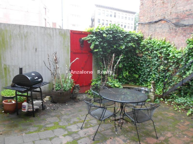 93 Endicott St, North End