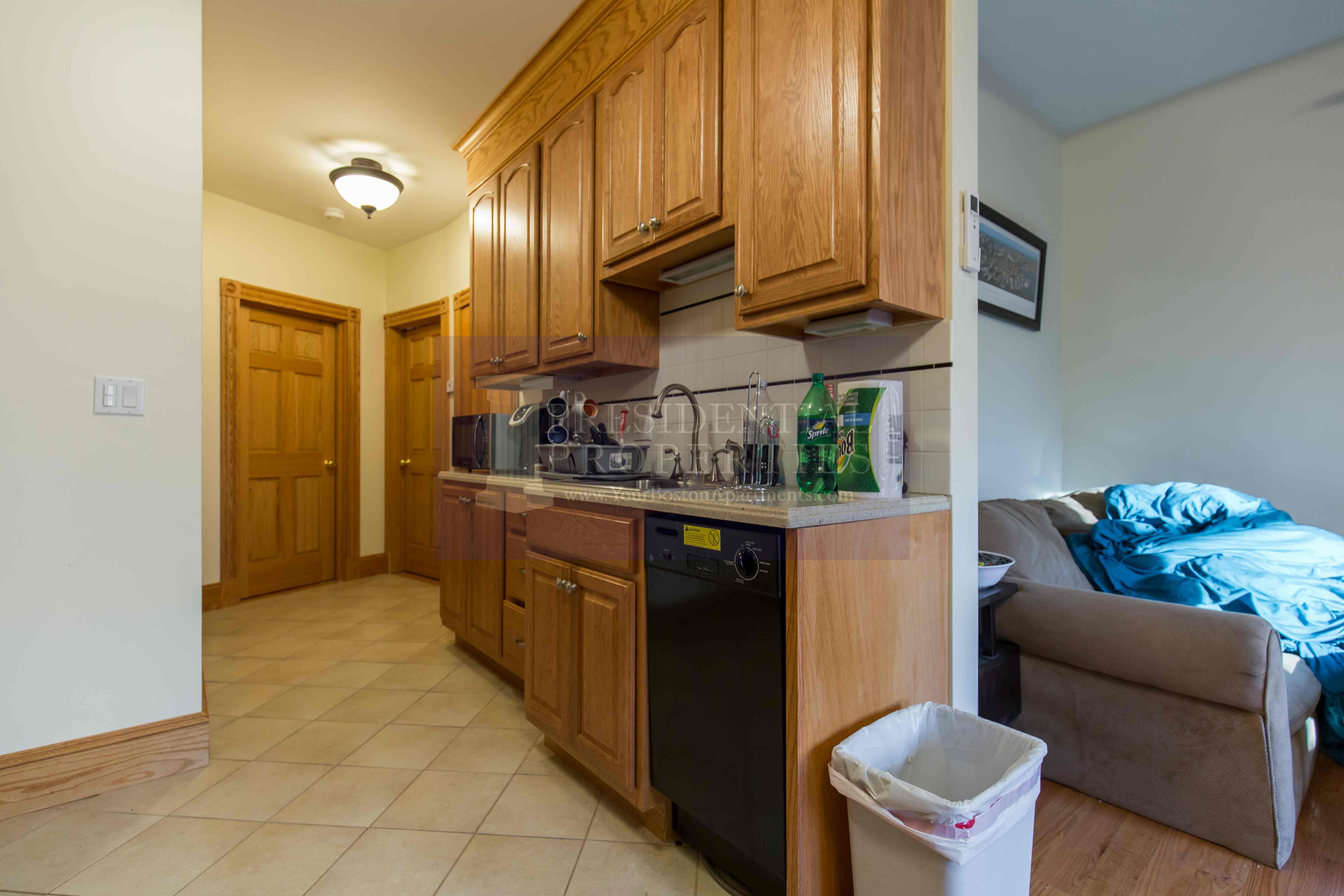 137 Charles St, Beacon Hill