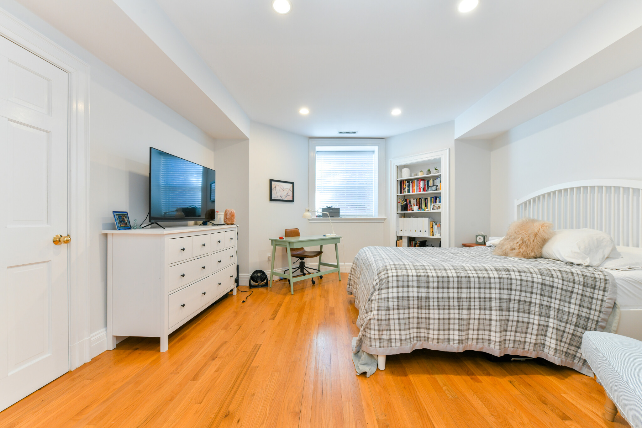 74 Monmouth St, Longwood