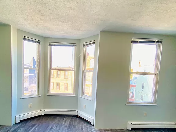 21 Eutaw St, East Boston