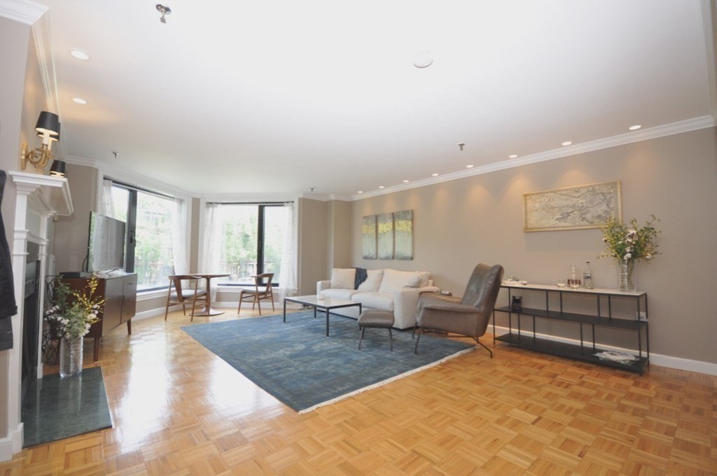 390 Commonwealth Ave, Back Bay