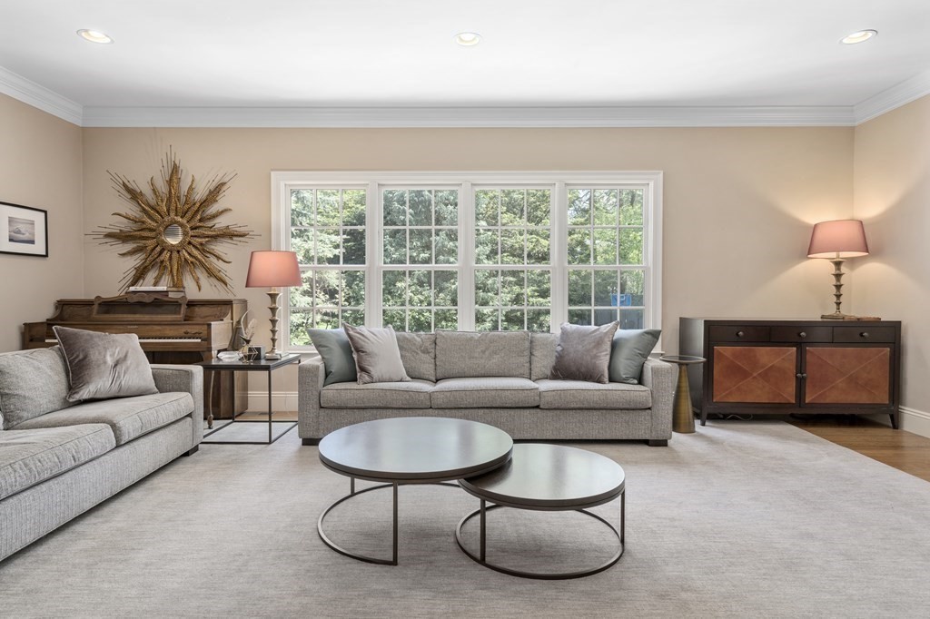 750 Hammond St, Chestnut Hill