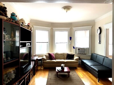 136 Middlesex Rd, Chestnut Hill