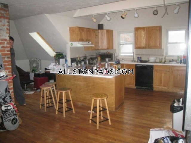 42 Brainerd Rd, Allston