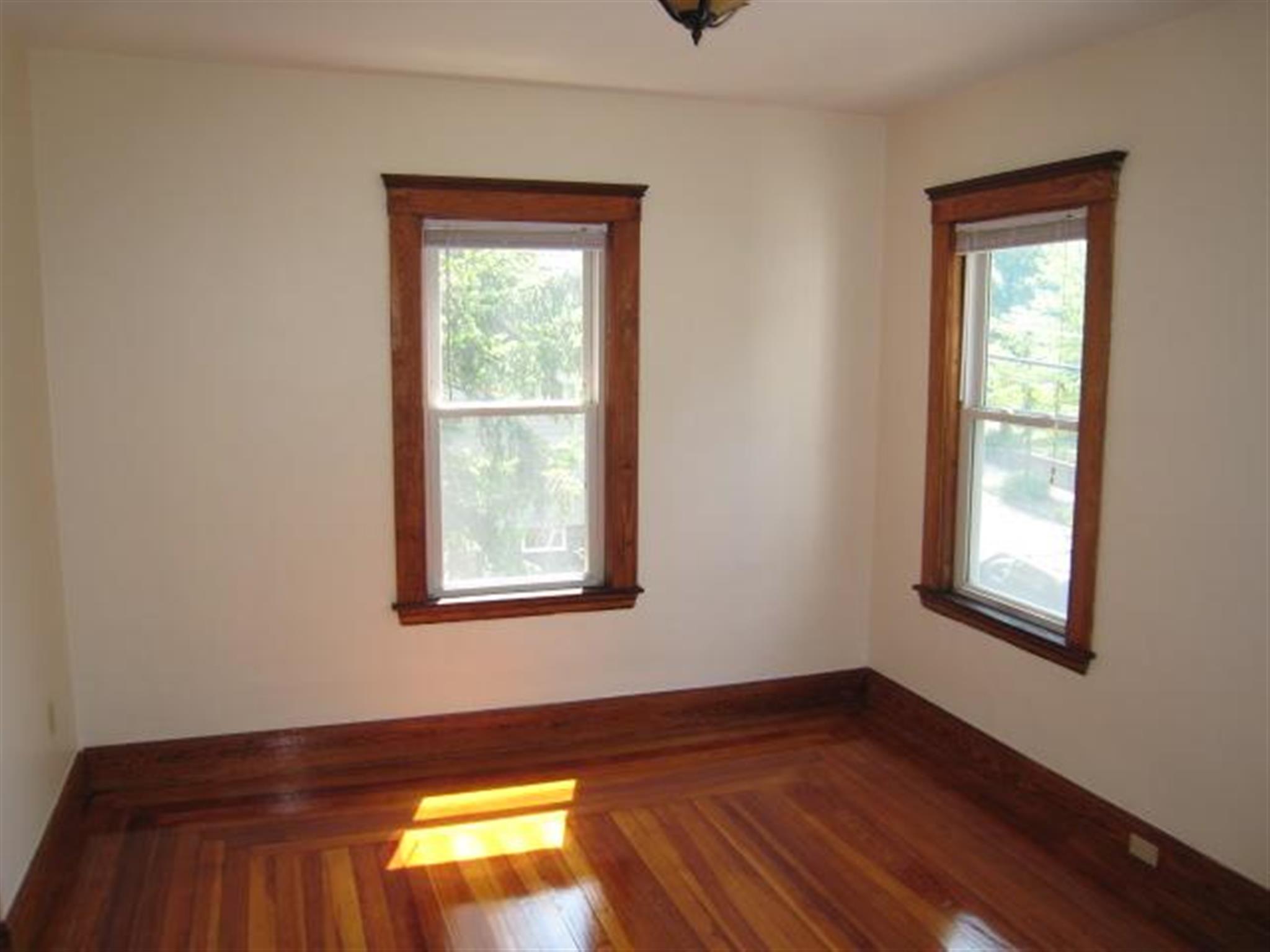 79 Capen St, Medford