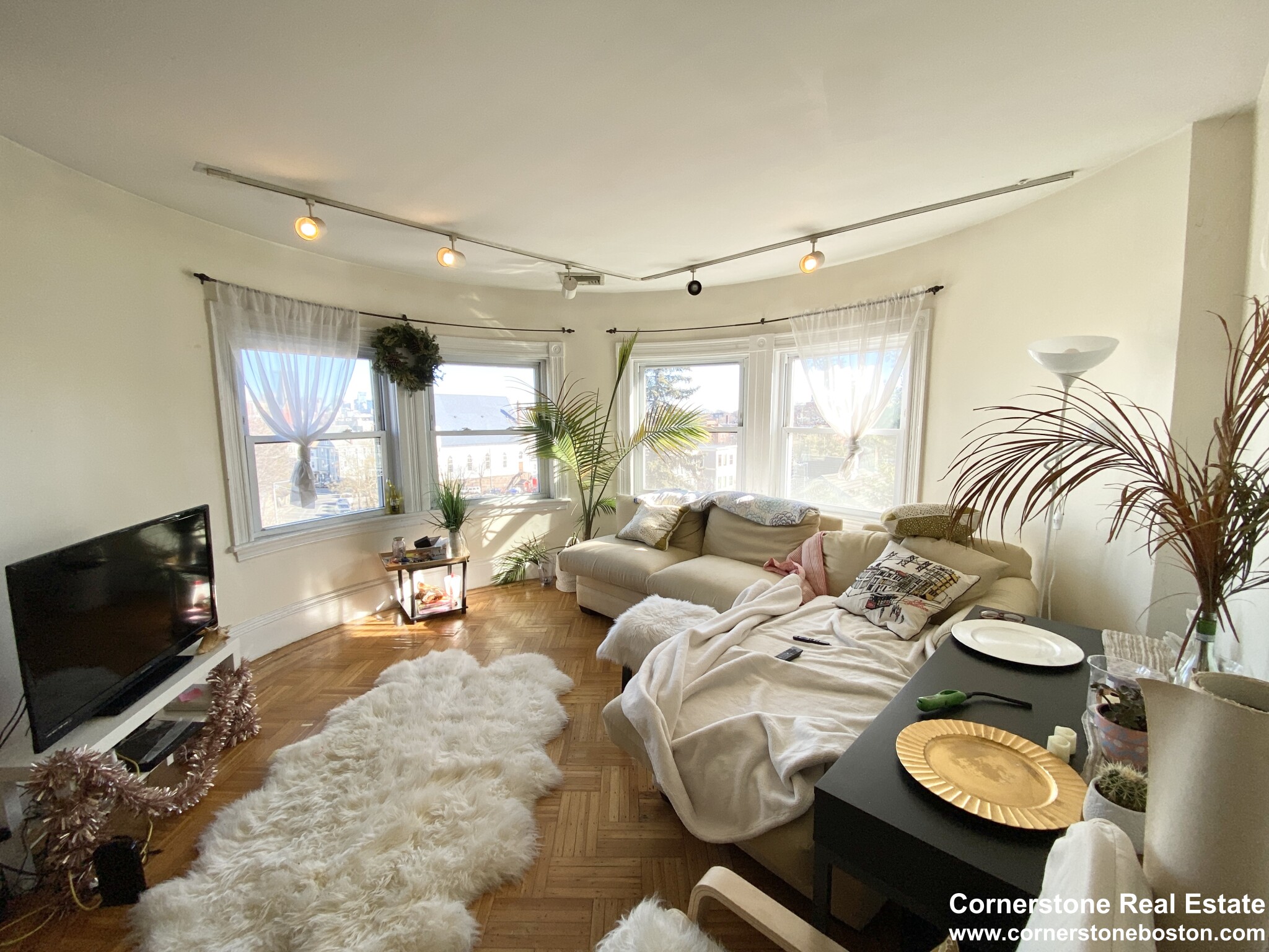 775 Parker St, Mission Hill