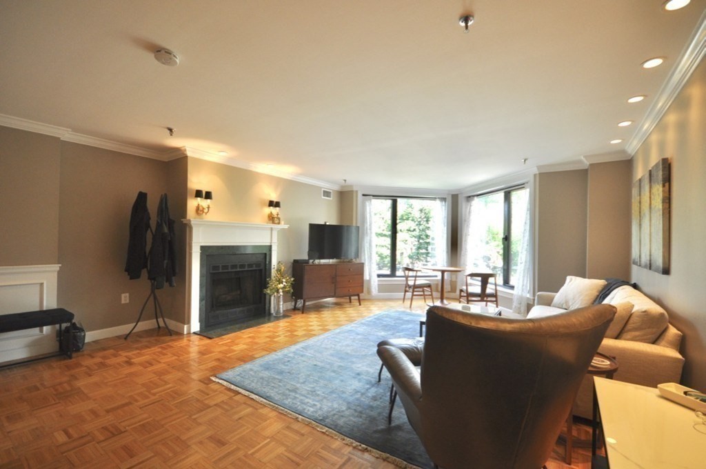 390 Commonwealth Ave, Back Bay