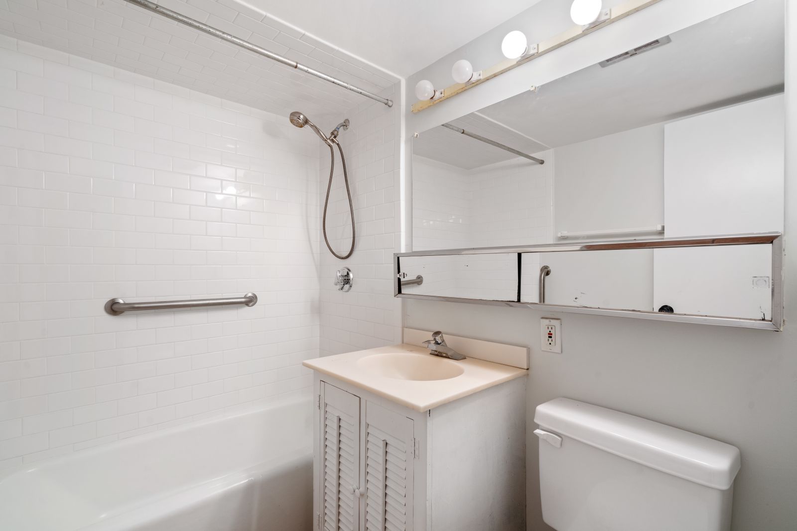 13 Dwight St, South End