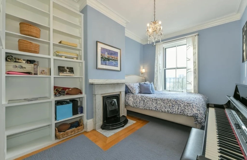 214 Beacon St, Back Bay