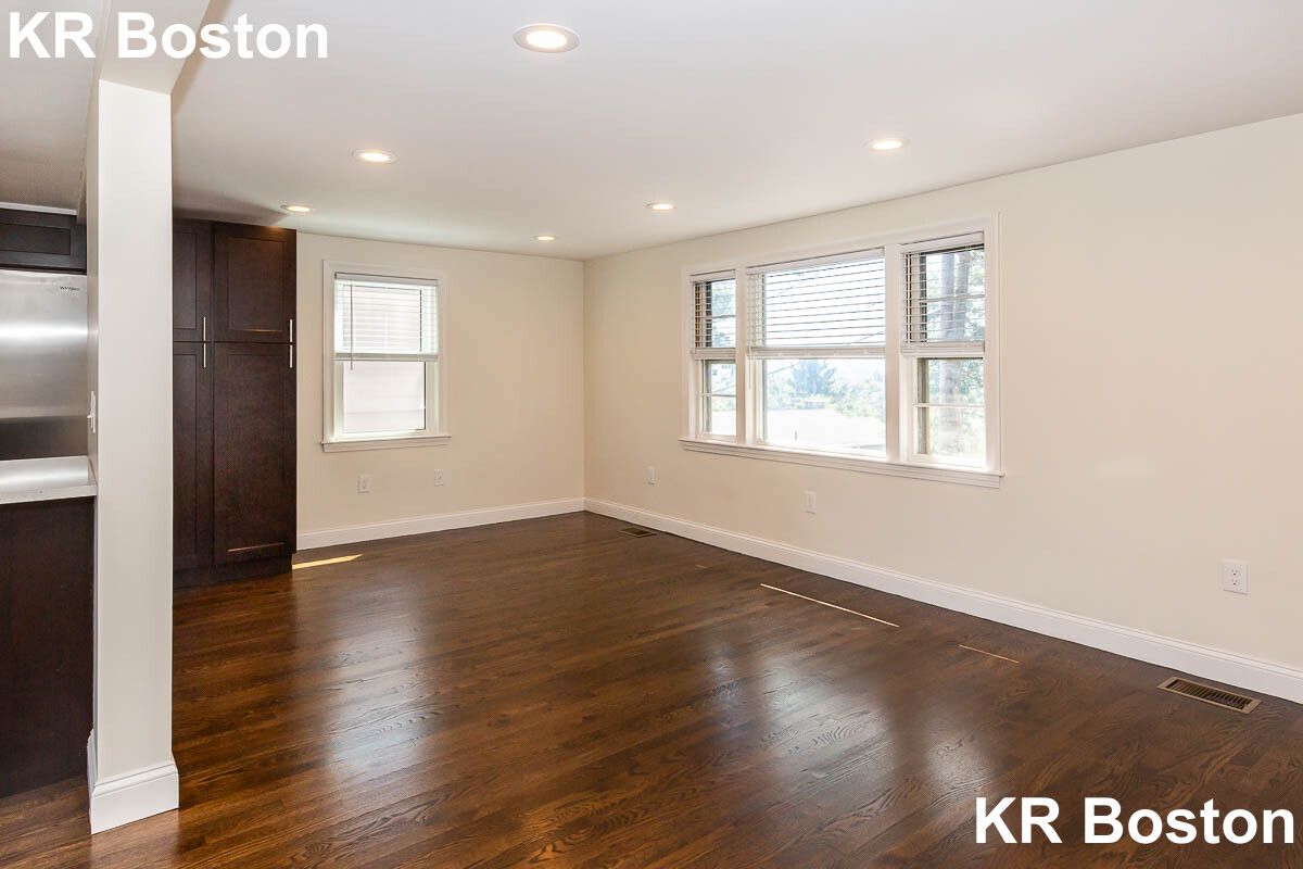 77 Rock Glen Rd, Medford