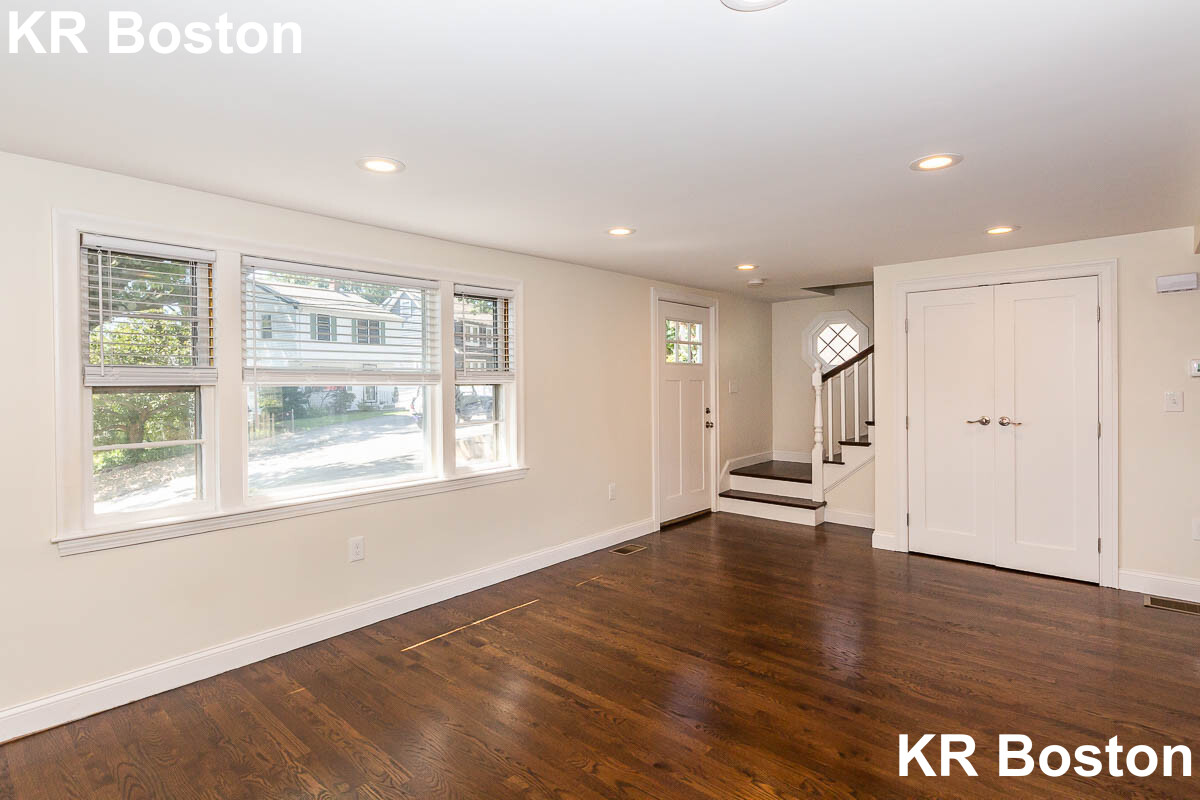 77 Rock Glen Rd, Medford