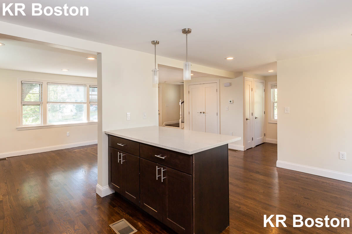 77 Rock Glen Rd, Medford