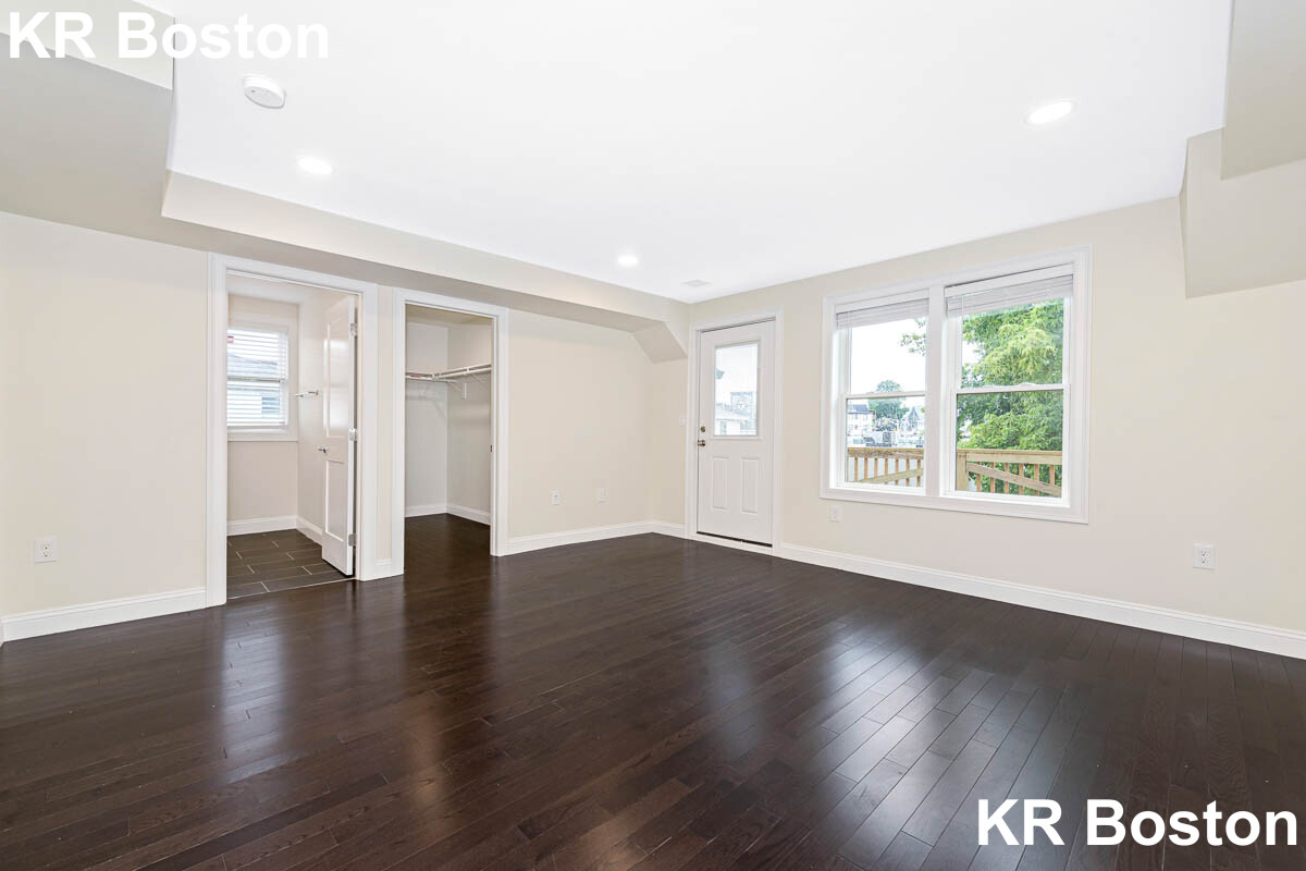 77 Winchester St, Medford