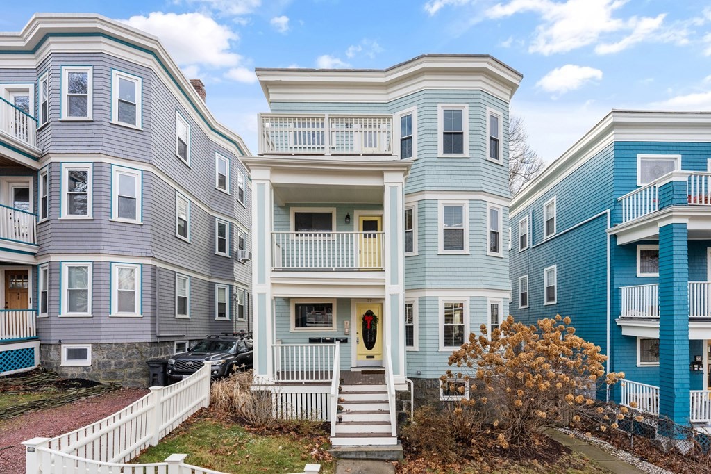 77 Montebello Rd, Jamaica Plain