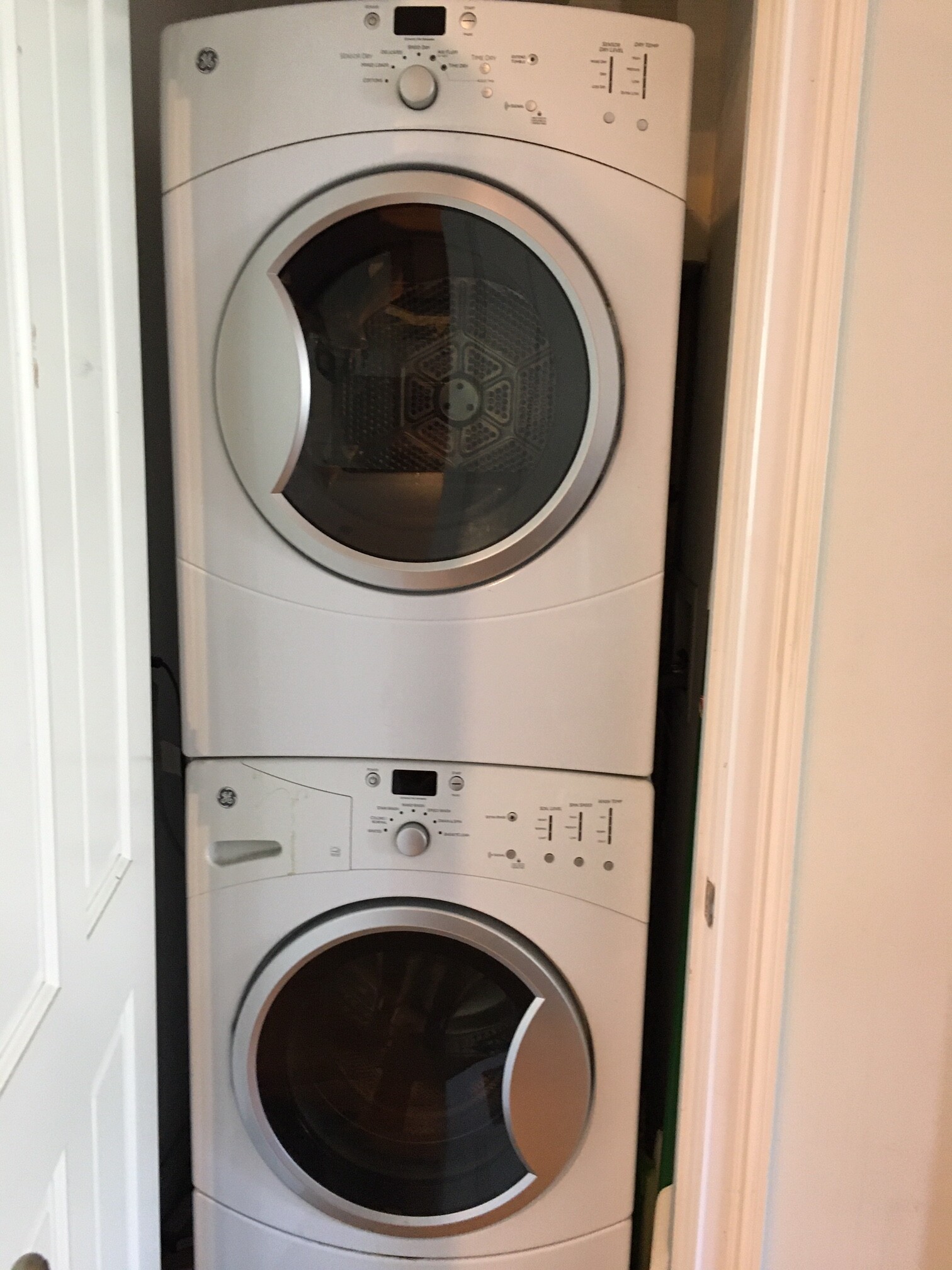 1089 Beacon St, Longwood