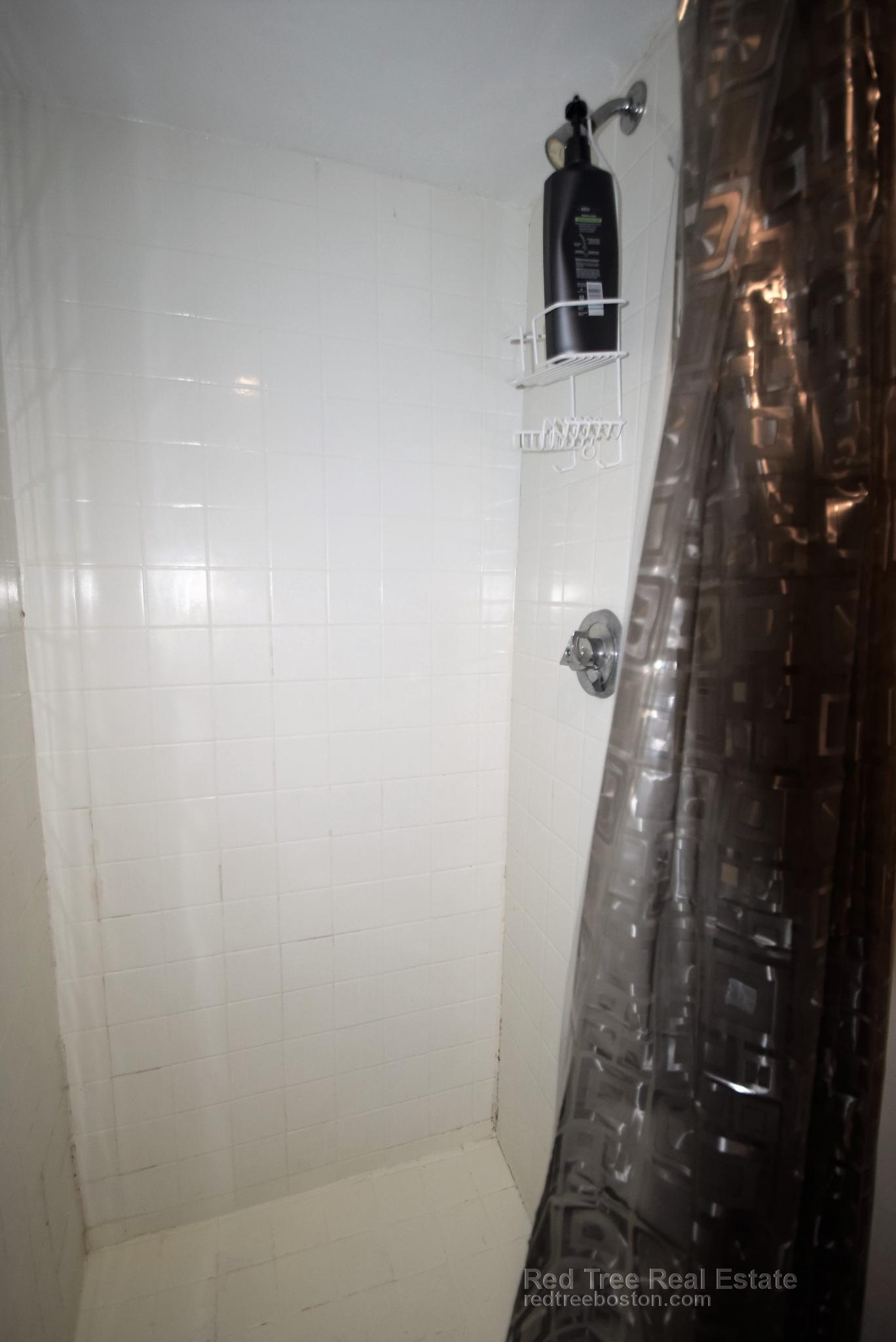 44 Pratt St, Allston