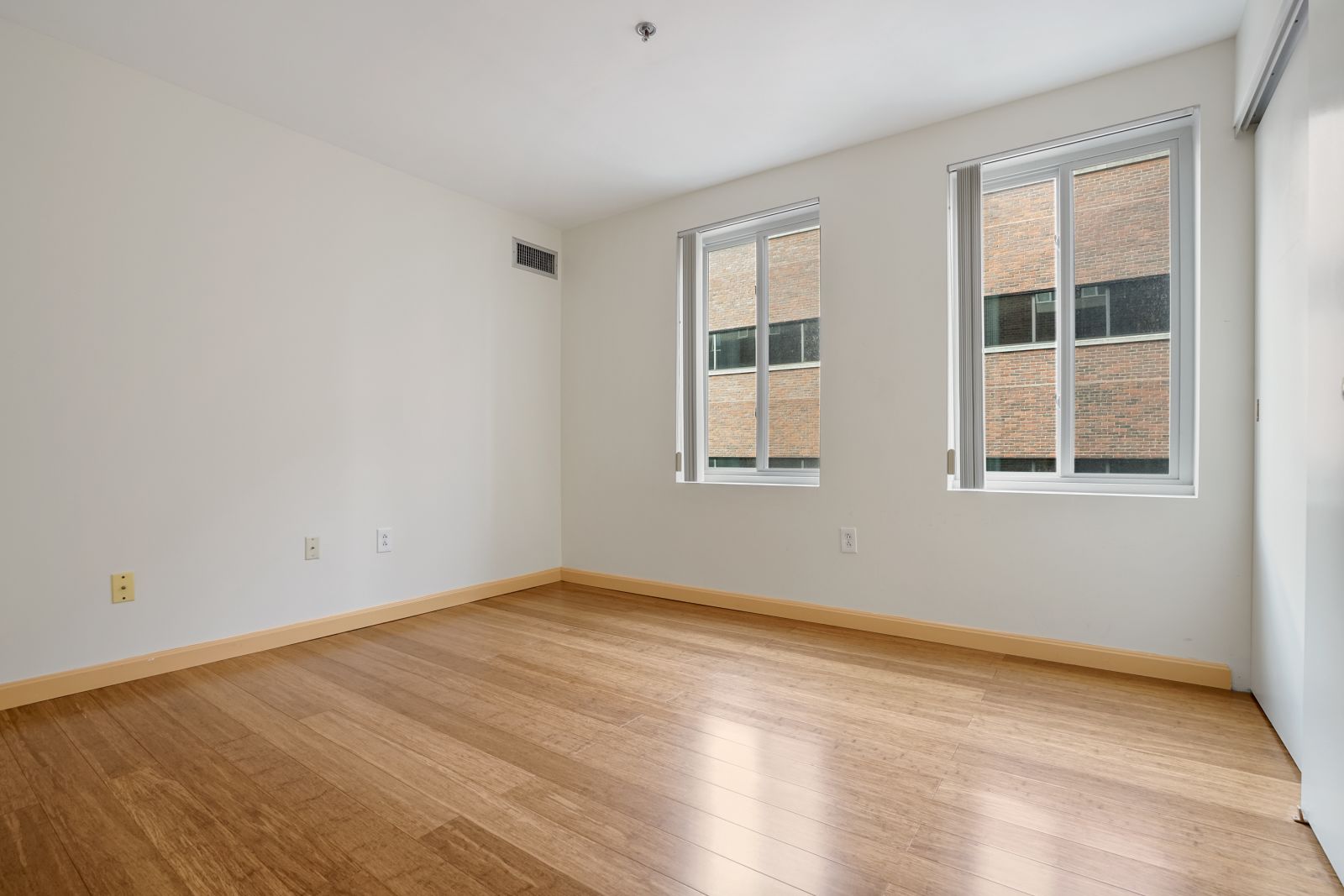 950 Massachusetts Ave, Harvard Square