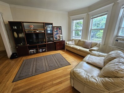 136 Middlesex Rd, Chestnut Hill