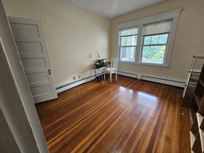 136 Middlesex Rd, Chestnut Hill