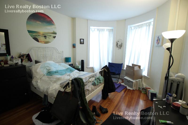 1122 Commonwealth Ave, Allston