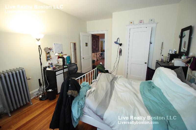 1122 Commonwealth Ave, Allston