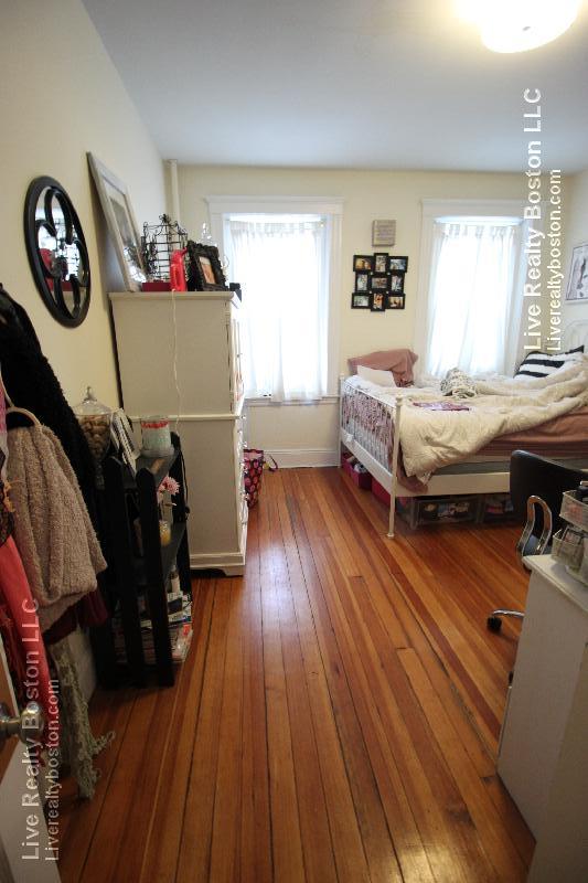 1122 Commonwealth Ave, Allston