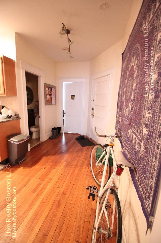 1122 Commonwealth Ave, Allston