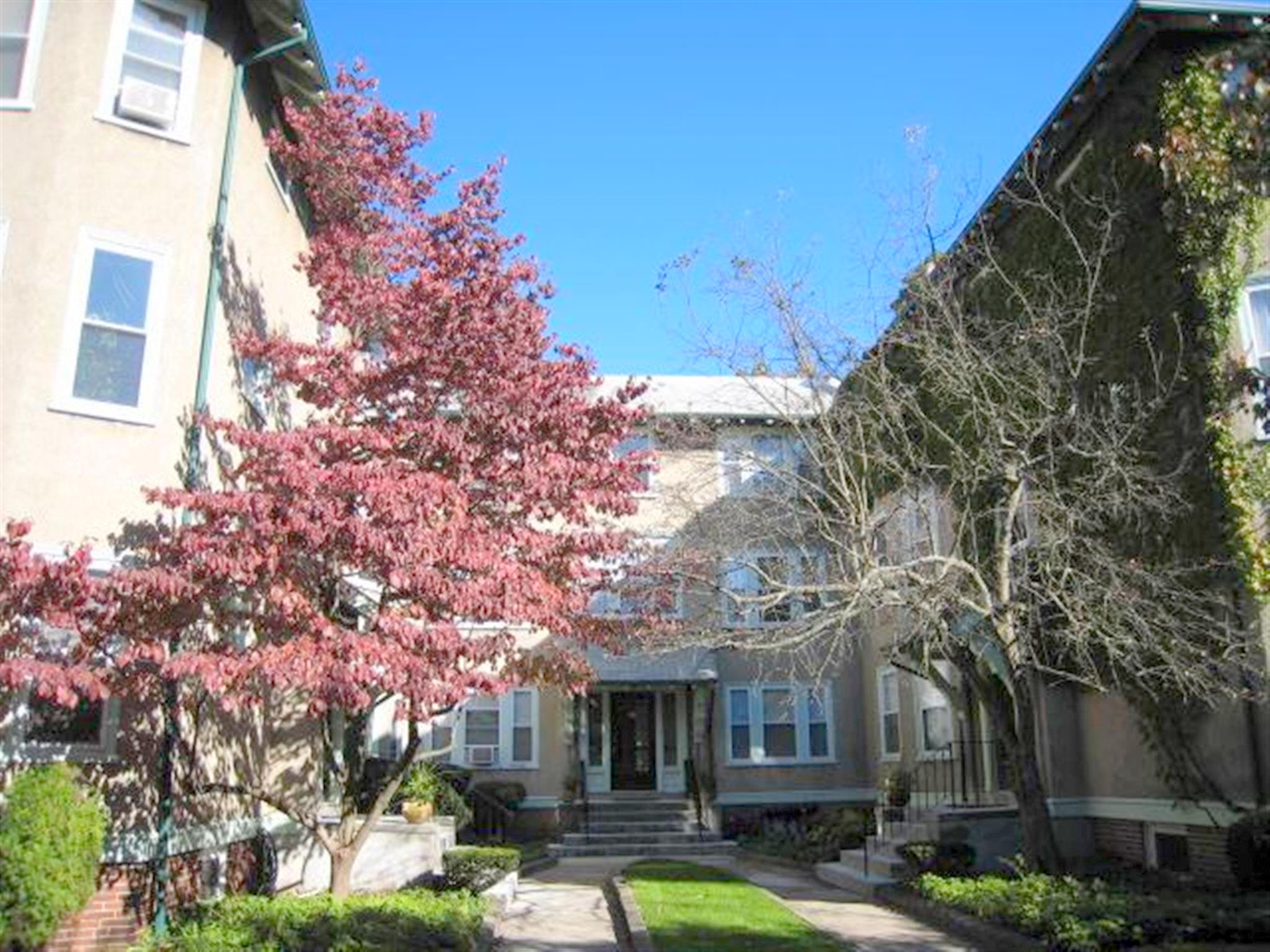 95 Lexington Ave, Huron Village