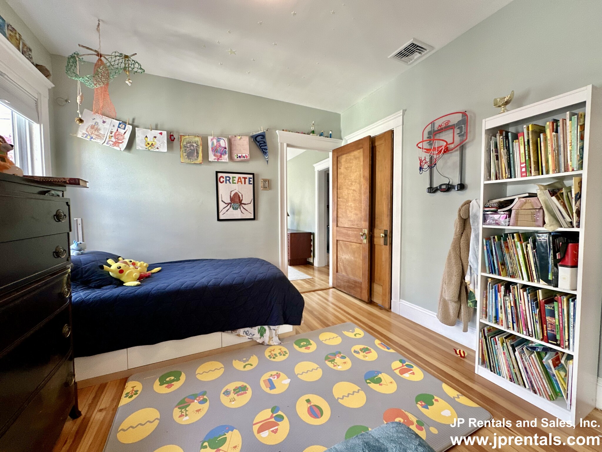 22 Sedgwick St, Jamaica Plain