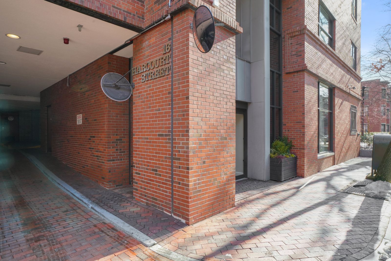 16 Harcourt St, Back Bay