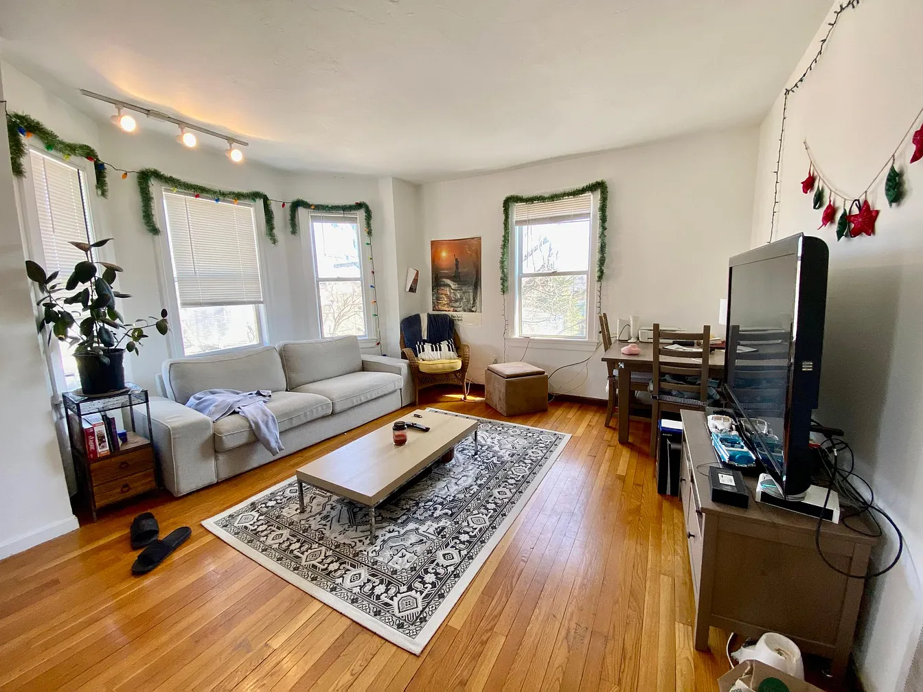 87 Sheridan St, Jamaica Plain