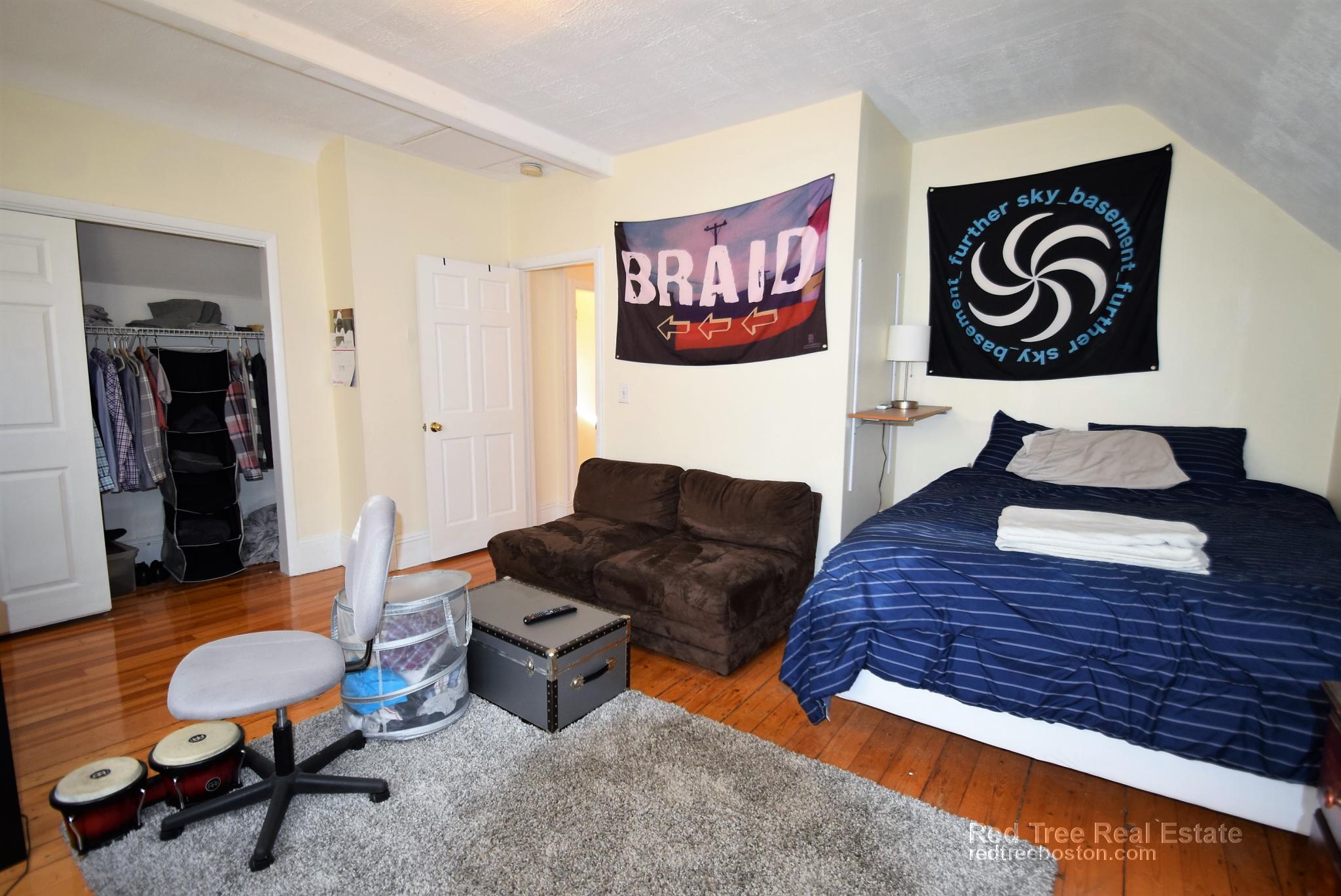 44 Pratt St, Allston