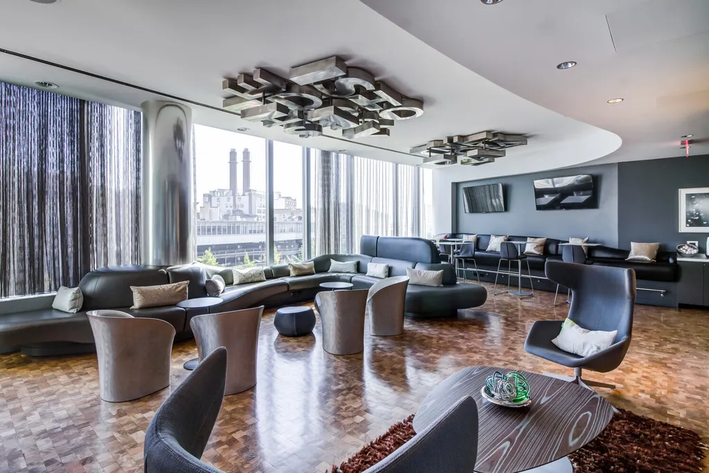 120 Kingston St, Chinatown