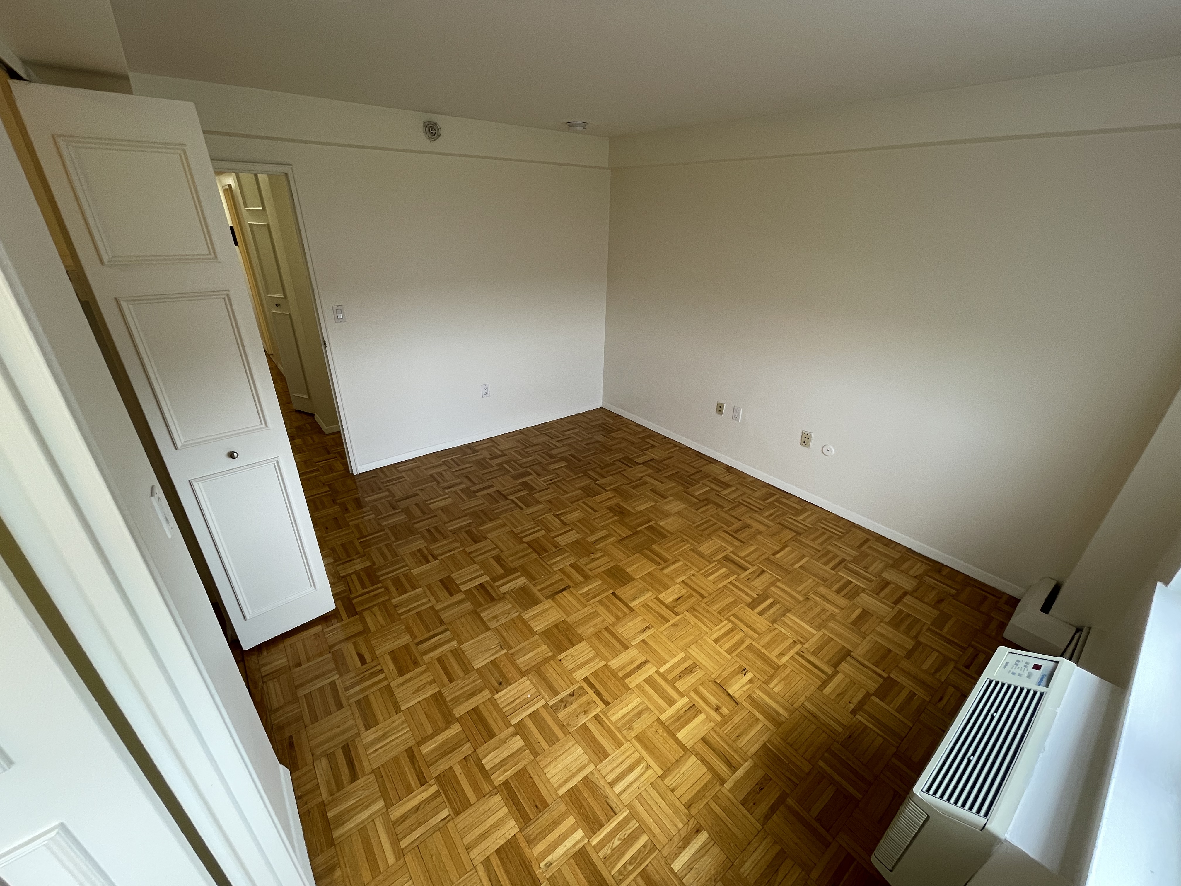 185 Freeman St, Longwood