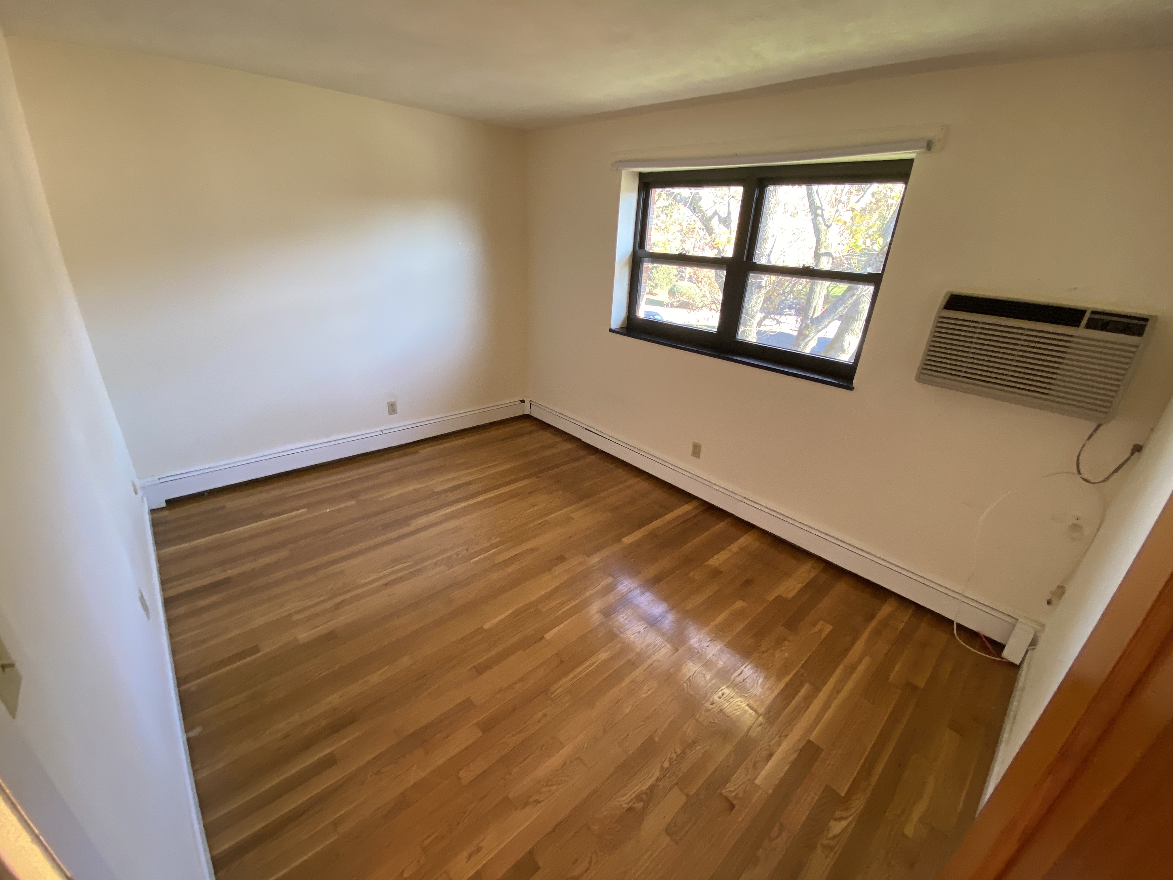 266 Grove St, Auburndale